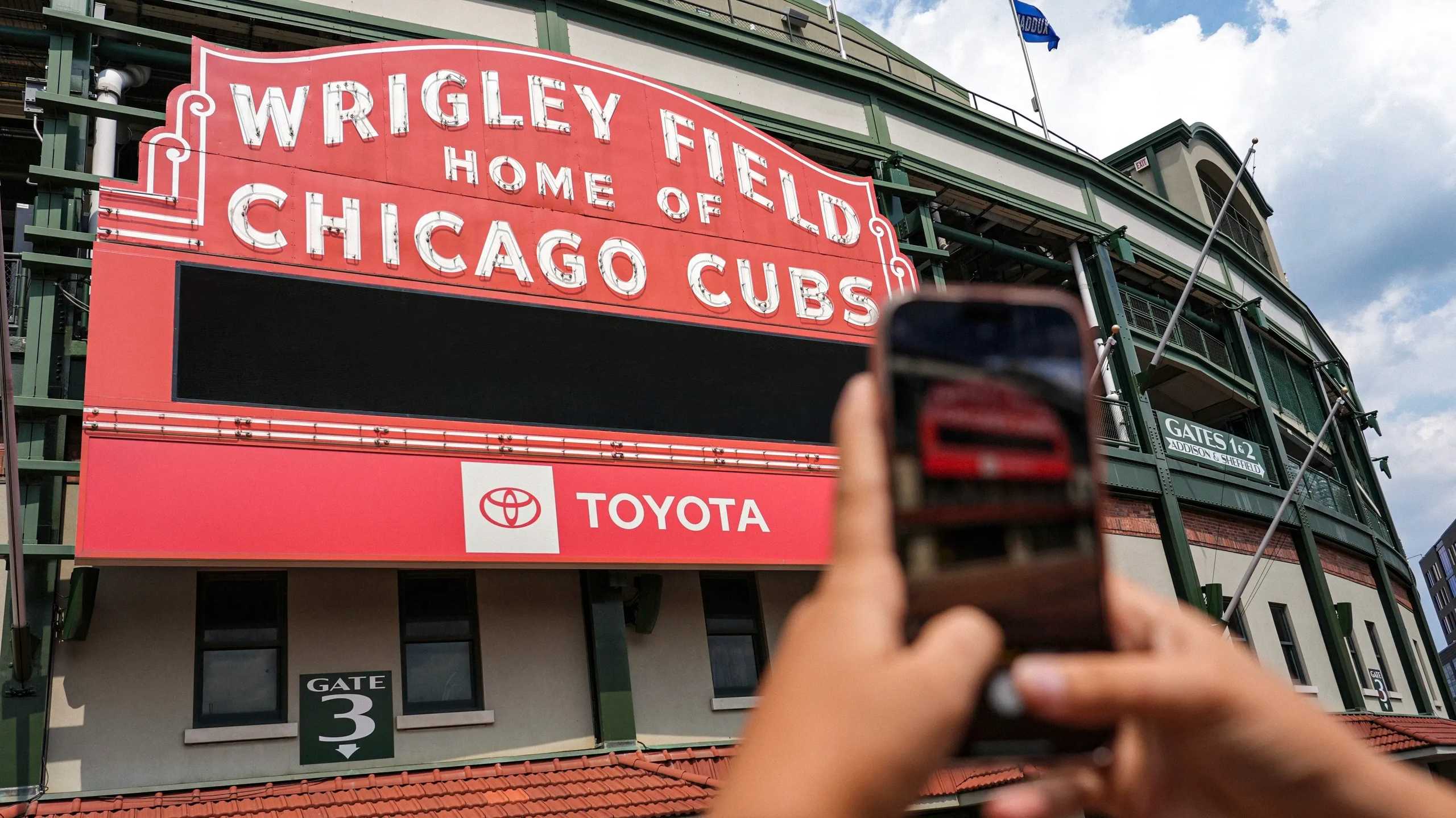 Ultimate Sports Trip: Catching a Cubs Game at Wrigley Field